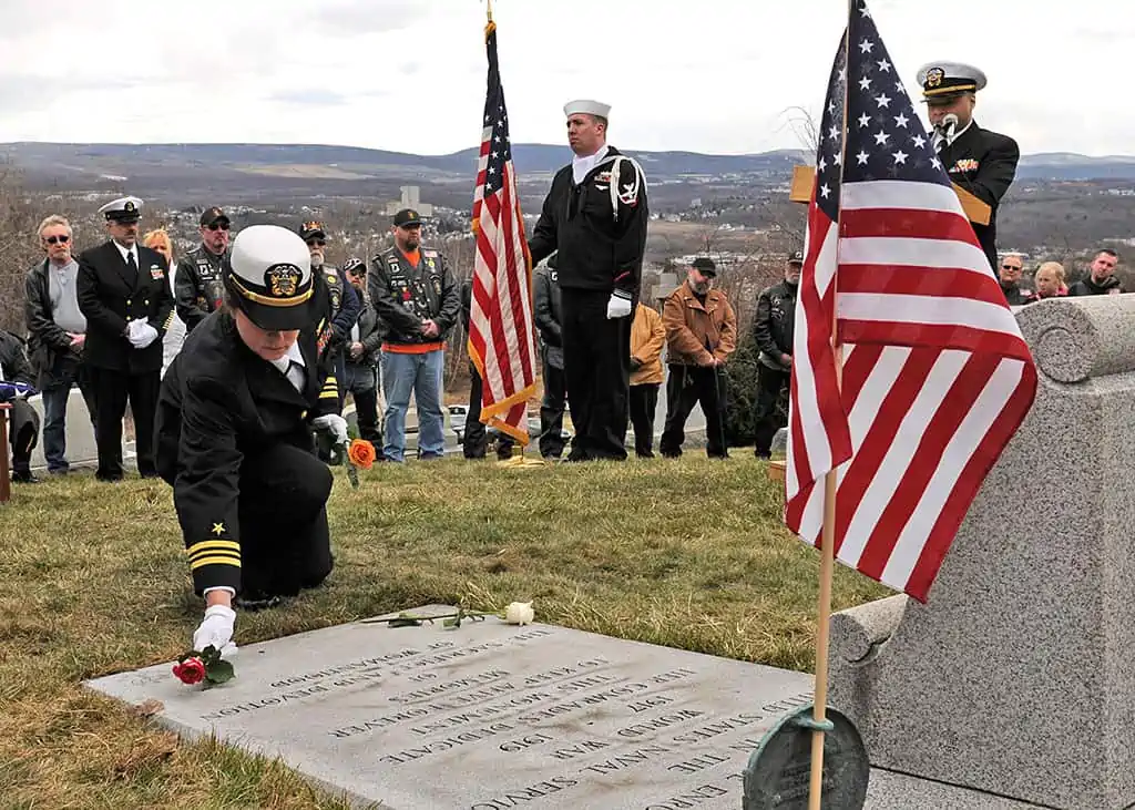 Tombe de Loretta Walsh, la première femme à s'enrôler dans l'US Navy