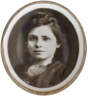 Jovita Idár as a young school teacher.