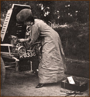 The earliest race car drivers didn't have pit crews and had to repair their own vehicles, even on 1,000 mile races.