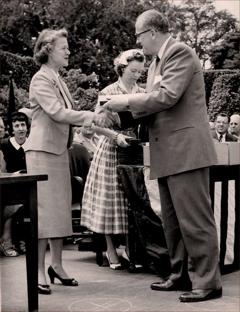 Isabelle Kelley getting award from U.S. Secretary of Agriculture.