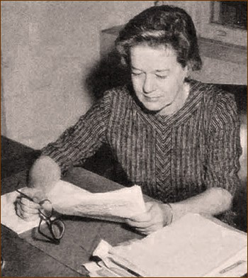 Isabelley Kelley at her desk.